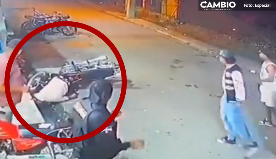 ¡Le salió el tiro por la culata! Delincuente muere por un disparo que se le escapó a su cómplice (VIDEO)