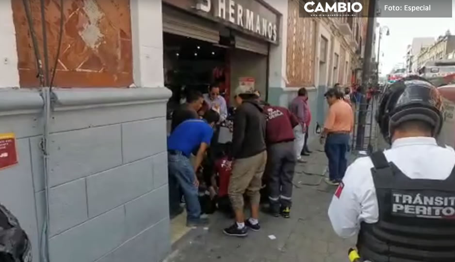Camioneta de la Segom atropella a mujer durante enfrentamiento con ambulantes en Centro Histórico (VIDEO)