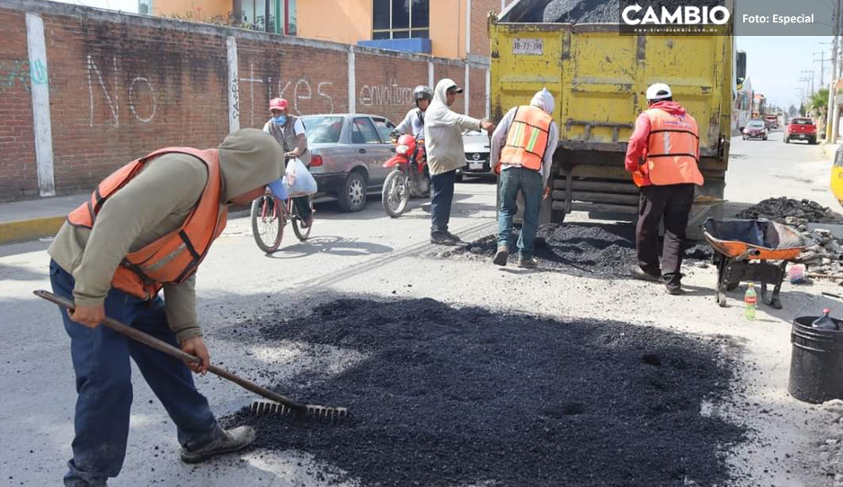 Ayuntamiento de Amozoc continúa con trabajos de bacheo