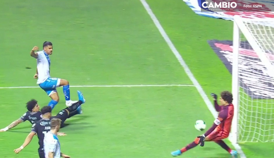 Así salvó Memo Ochoa al América de un gol tempranero del Puebla (VIDEO)
