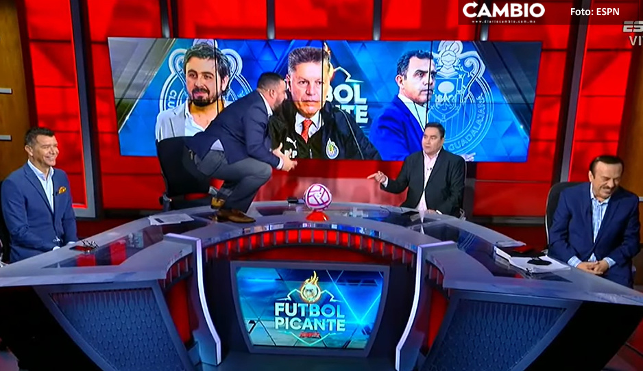 ¡Se pasó de burlón! Álvaro Morales se ríe en la cara de Pietrasanta tras derrota de Chivas (VIDEO)