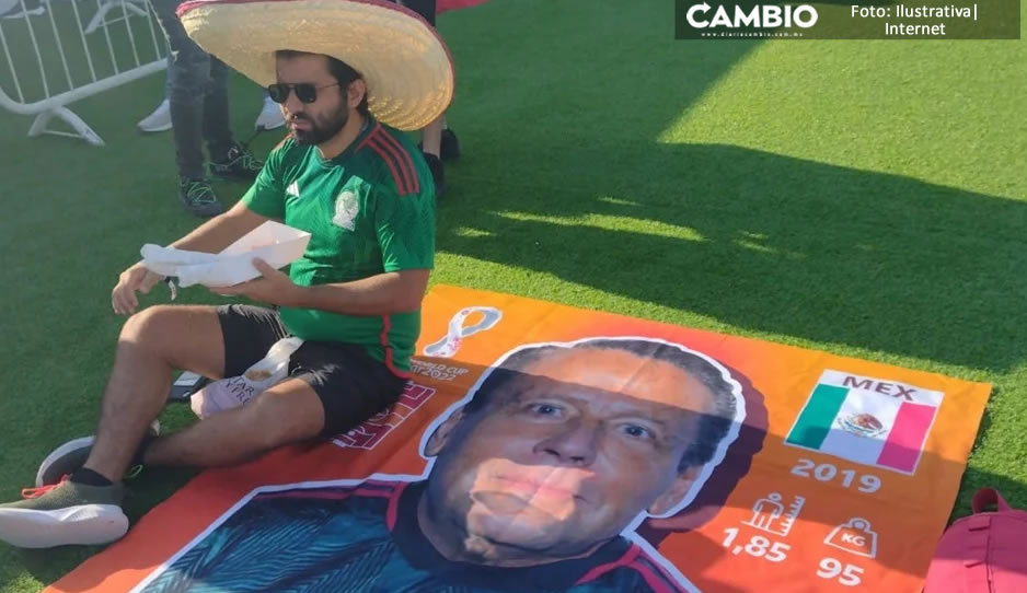 Mexicanos llevan toalla de Alfredo Adame a Qatar… ¡Por si arman los trancazos!