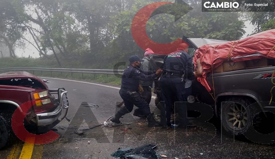 Sobreviven de milagro tras impactar sus camionetas de frente en la carretera Pachuca-Tuxpan