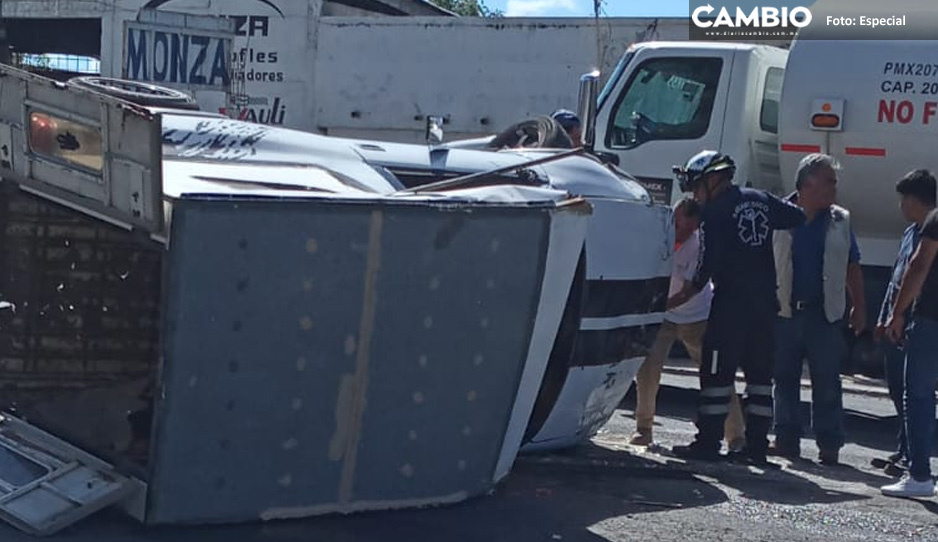 Aparatoso accidente deja una lesionada en la federal Puebla-Tehuacán