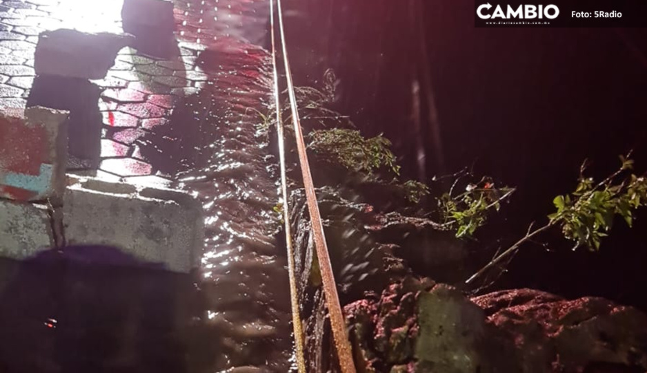 Se derrumba puente que conecta San Miguel Espejo y Santa María Xonacatepec ante fuertes lluvias