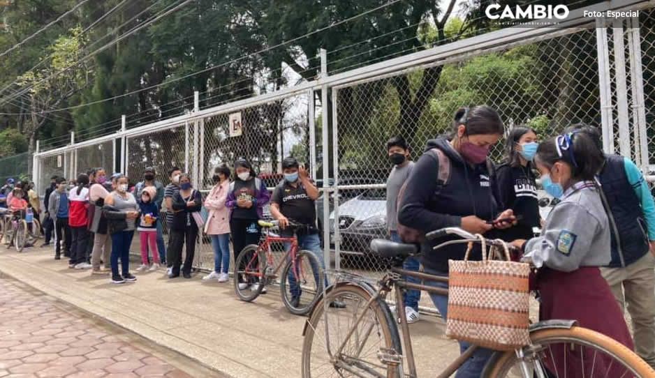 ¡Abusos en tiempos de crisis! Secundaria de Cholula obliga a alumnos a comprar uniforme