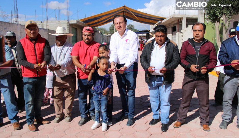 Mier Bañuelos inaugura calle en el Barrio de la Divina Providencia en Santiago Alseseca