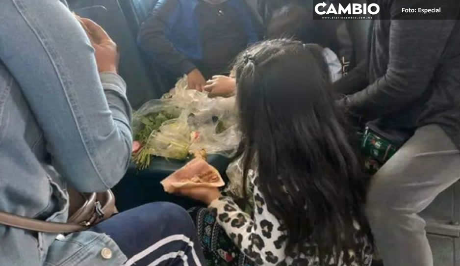 ¡Hambre es hambre! Familia es captada comiendo tacos placeros en el metro de CDMX