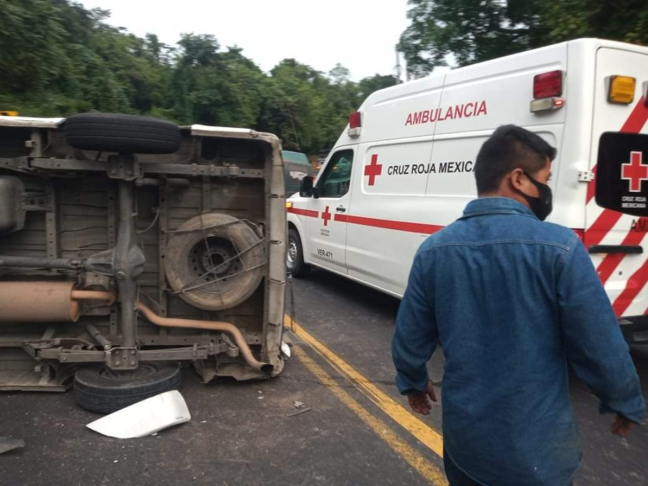Terrible accidente en la México-Tuxpan deja nueve personas lesionadas (FUERTES FOTOS)