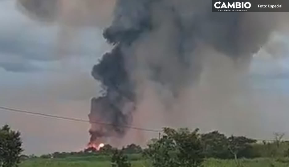 ¡Más llamas que en el infierno! Explota ducto de Pemex y muere el fumador que lo provocó (VIDEO)