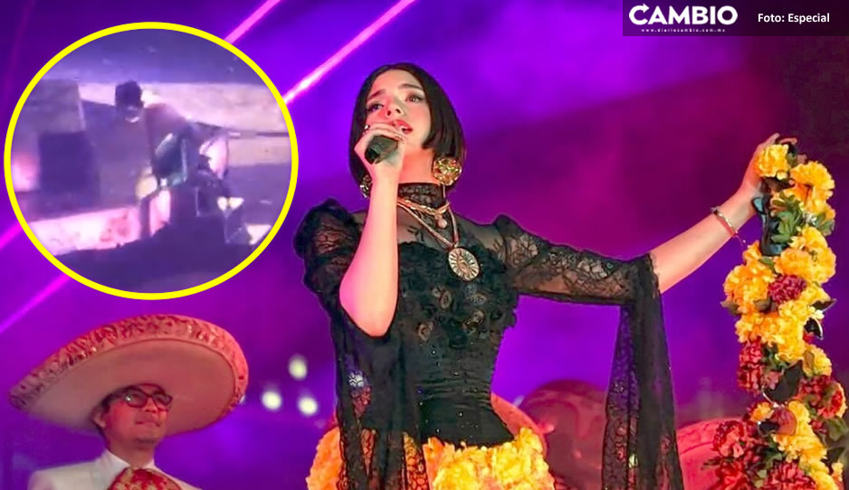 Ángela Aguilar saca sus mejores pasos, pero sufre accidente y cae en pleno concierto (VIDEO)