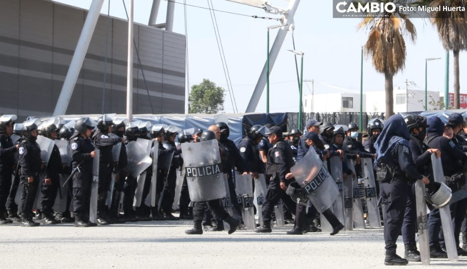 Blindan el C5 con más de 100 policías ante manifestación por Debanhi y mujeres desaparecidas (VIDEO)