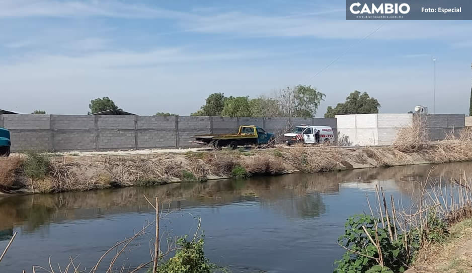 Desaparece hombre luego de que su coche cayó al canal de Valsequillo en Tecamachalco