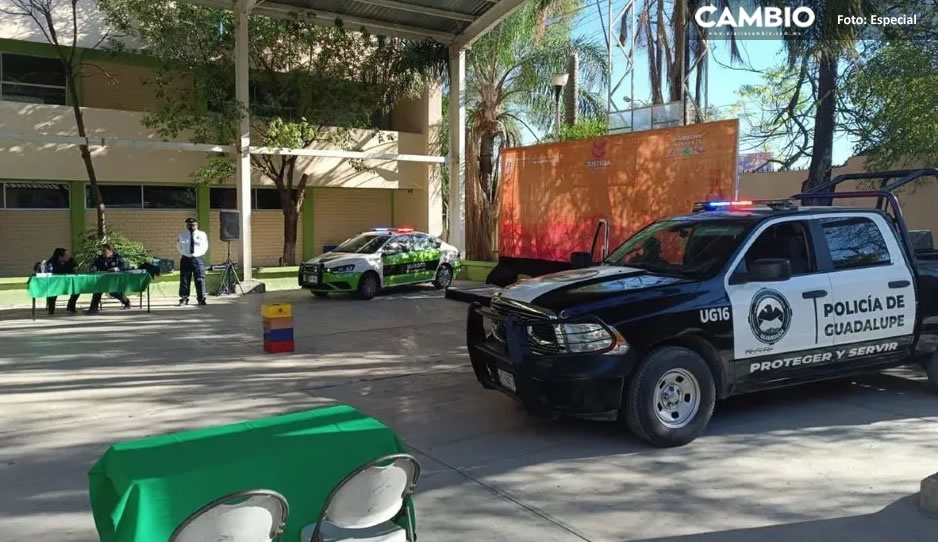 Sorprenden a estudiantes del Conalep fumando marihuana afuera del plantel en Nuevo León