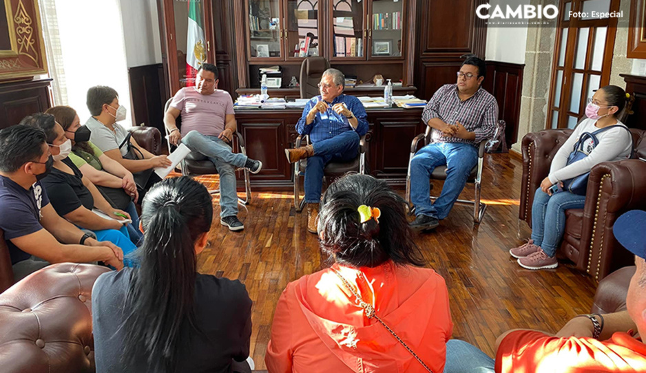 Rogelio López Angulo se reune con locatarios del Mercado Municipal de Huauchinango