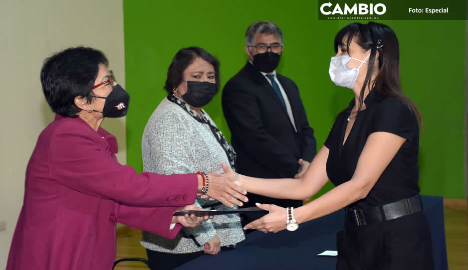 Reconoce BUAP labor docente con la entrega de 300 promociones académicas