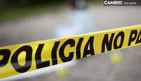 Cafre arrastra a motociclista y su hija tras impactarlos con su camioneta en Tehuacán