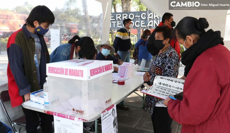 Poblanos salen a las calles para participar en la consulta de la Revocación de Mandato (FOTOS y VIDEO)