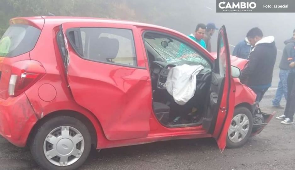 Aparatoso choque en la Puebla-Córdoba deja dos lesionados y varios automovilistas varados  