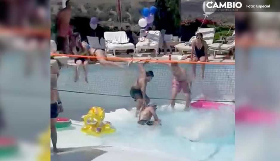 &#039;Pool party&#039; acaba en tragedia: Se forma socavón en piscina y se “traga” a dos jóvenes (VIDEO)