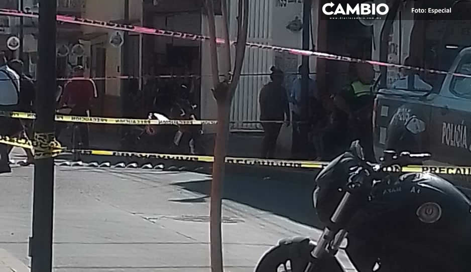 Abaten a dos delincuentes durante intento de asalto a tiendita en Izúcar de Matamoros (FUERTE FOTO)