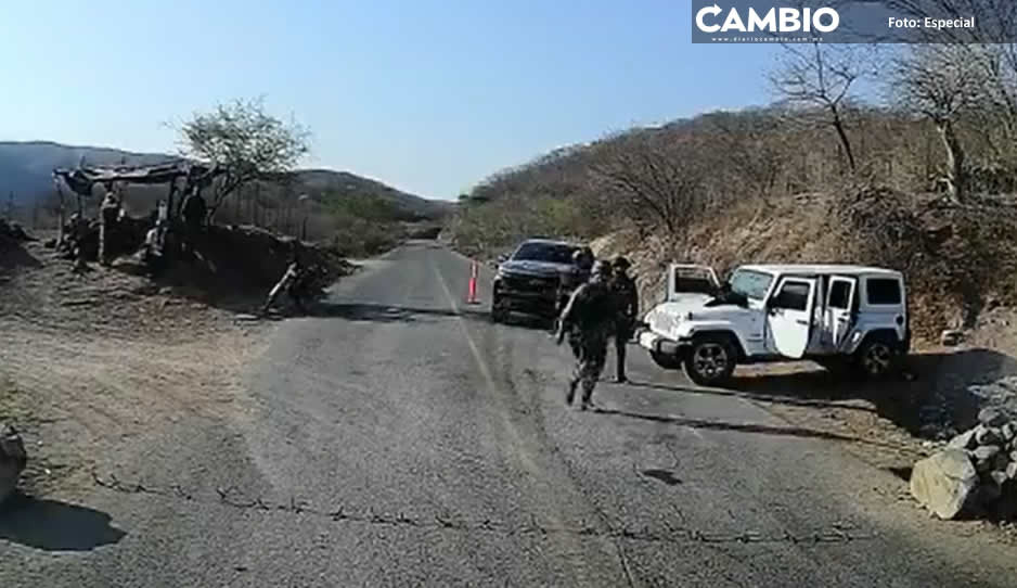 VIDEO: Comando retiene convoy de prensa durante visita de AMLO en Badiraguato, cuna de &#039;El Chapo