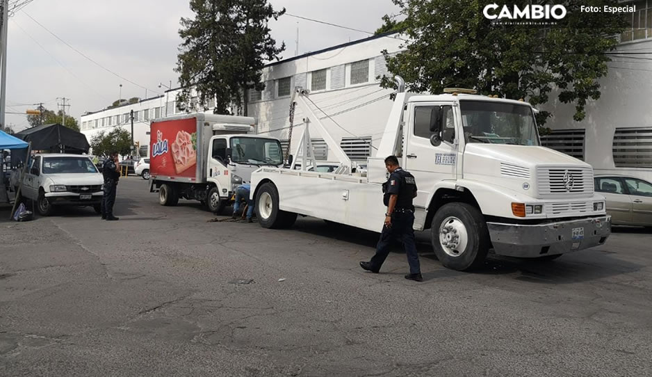 Recuperan camión de LALA con reporte de robo, frente a facultad de lenguas de la BUAP