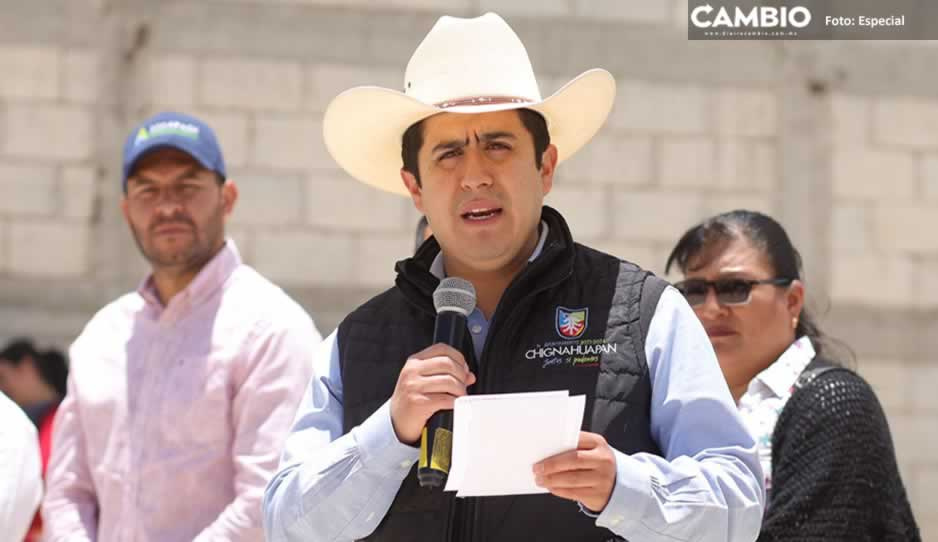 Lorenzo Rivera inaugura en Chignahuapan vía de comunicación para habitantes de Llano Verde