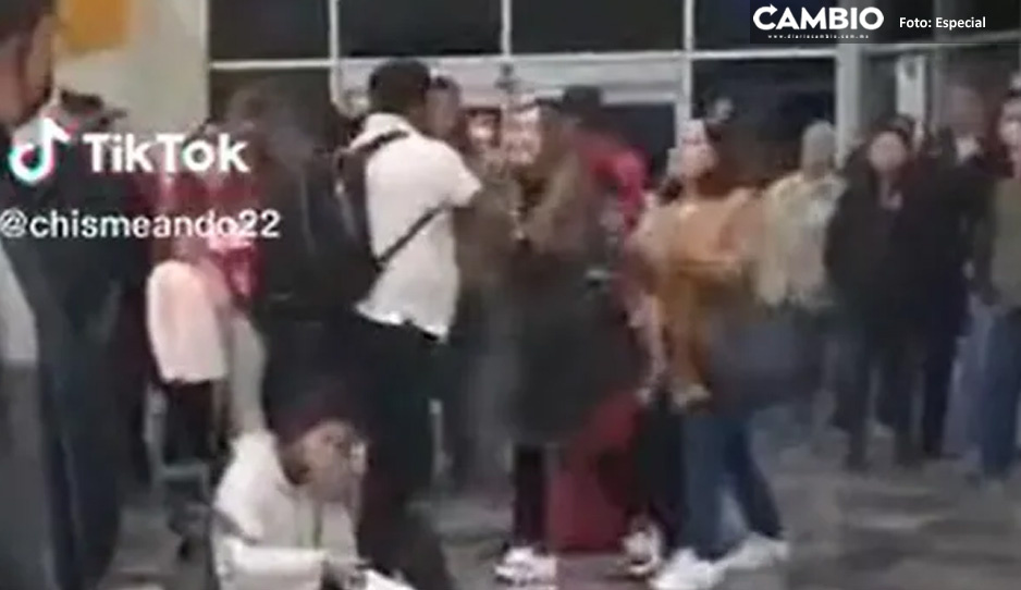¡Soldado caído! Mujer cacha a su esposo siendo infiel en el aeropuerto (VIDEO)