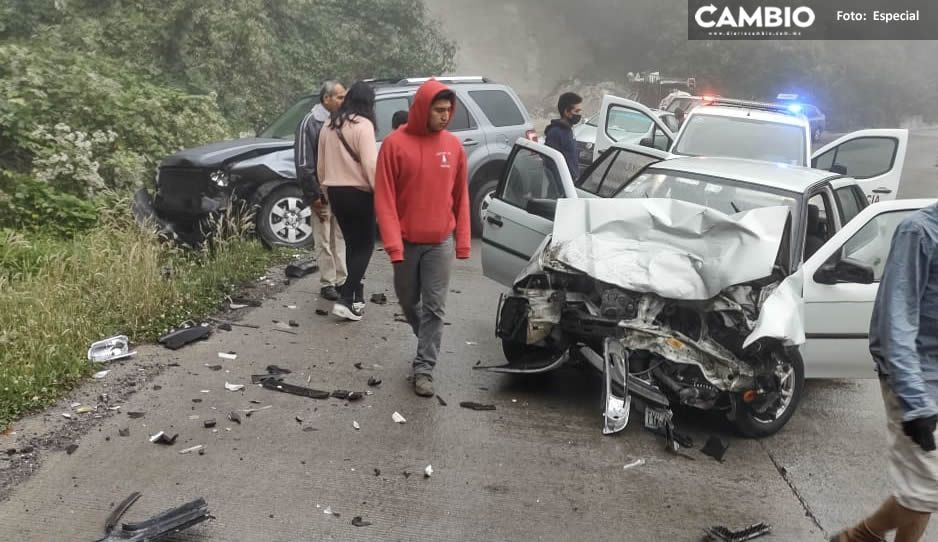 Impactantes FOTOS: Pointer choca de frente contra camioneta y deja 5 heridos en Arco Sur Teziutlán