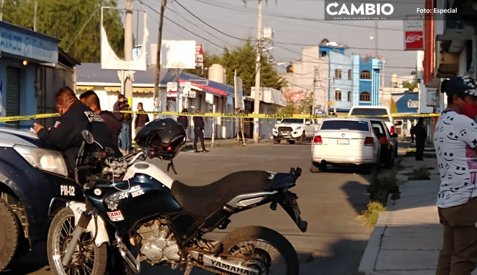 Aseguran en Texmelucan a dos hombres por robar una camioneta; viajaban con una mujer muerta