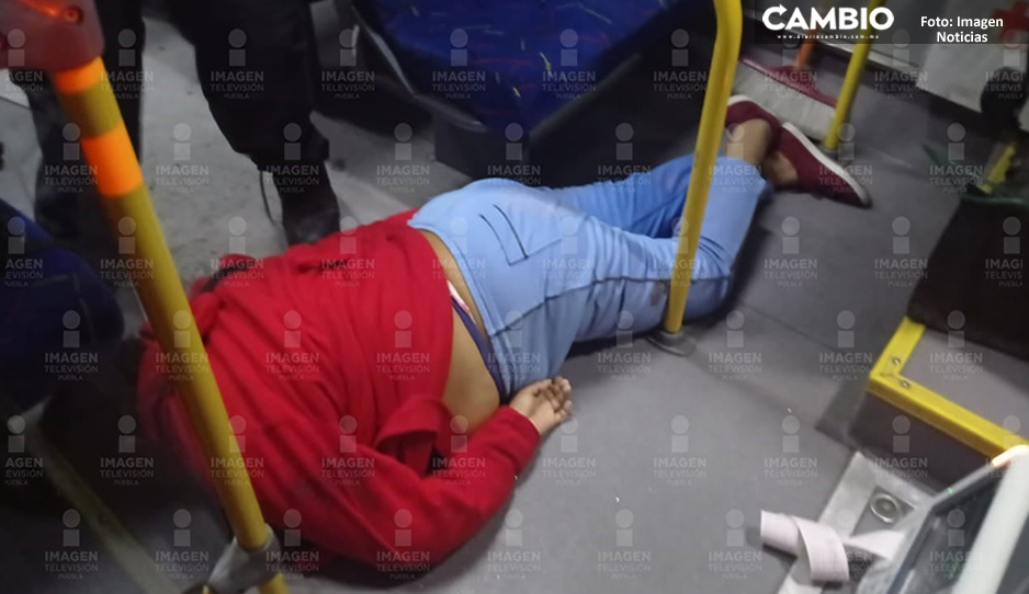 Muerte misteriosa: una mujer fallece en el transporte público en vía Atlixcáyotl (VIDEO)