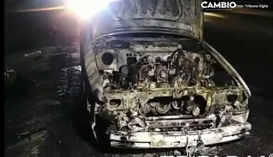 Arde en llamas auto en la México-Puebla y alarma a automovilistas