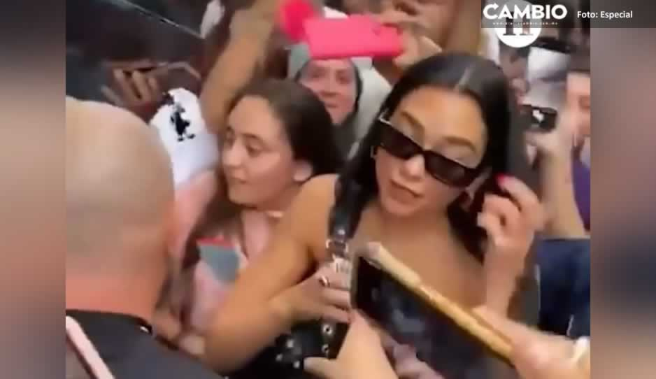 Dua Lipa casi se desmaya cuando un fan le jaló el cabello en la CDMX (VIDEO)