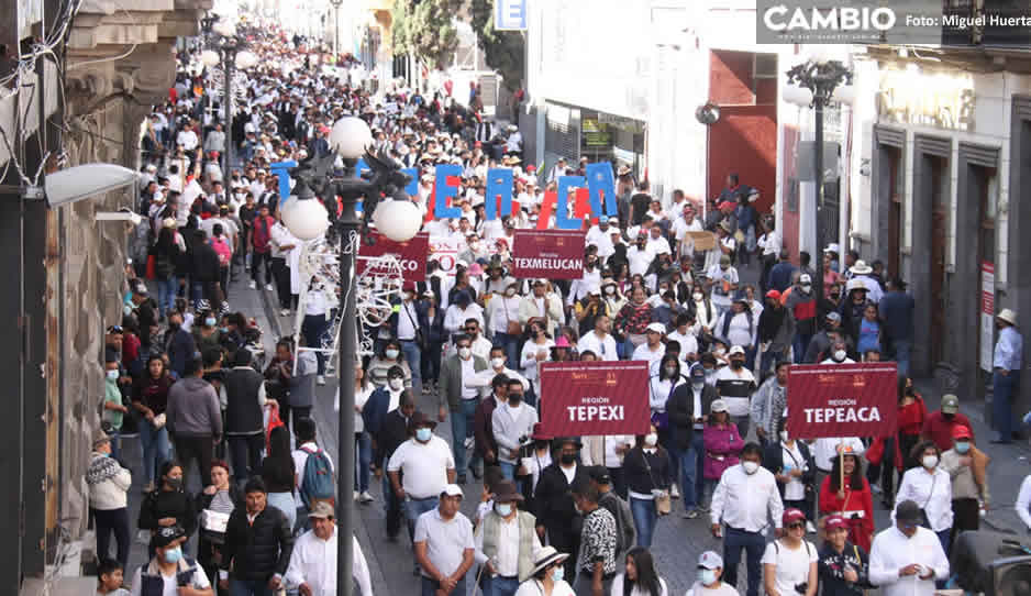 A casi una hora de finalizar la marcha, simpatizantes siguen llegando al Zócalo (VIDEO)