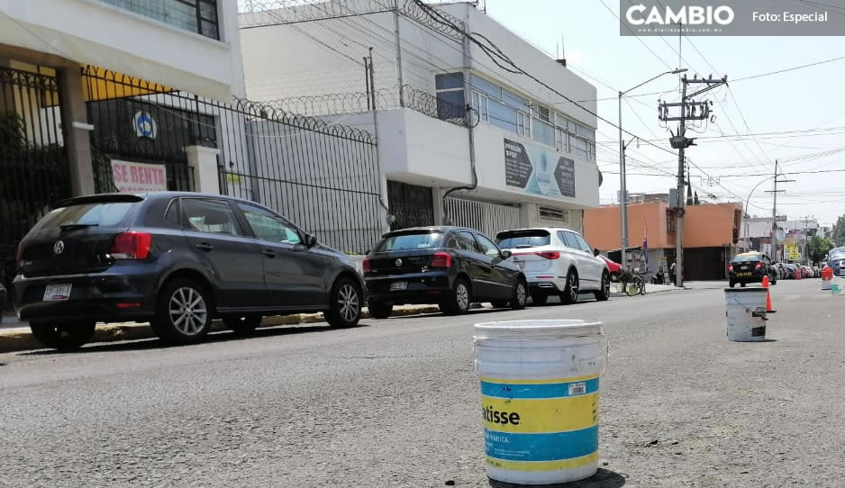 Ambulantes y &quot;viene viene&quot; hacen su agosto, cobran 100 pesos por estacionamiento en el Centro (VIDEO)