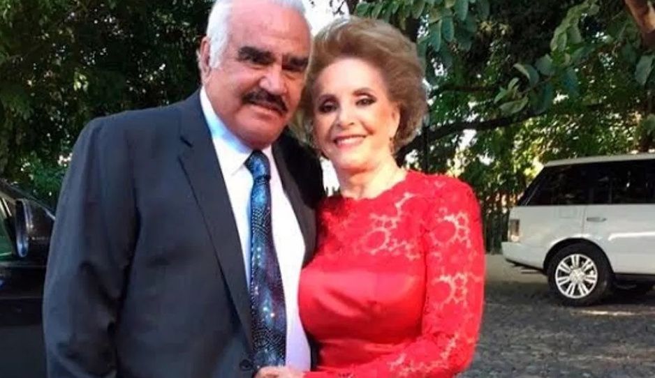 ¡Trágico! Esposa de Vicente Fernández también es llevada al hospital de emergencia