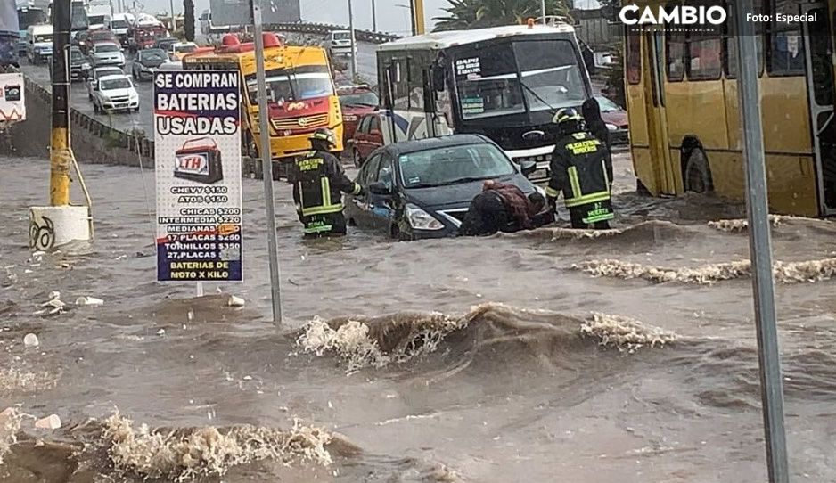 A sacar los salvavidas: se inunda el norte de Puebla ante fuertes lluvias (FOTOS y VIDEO)