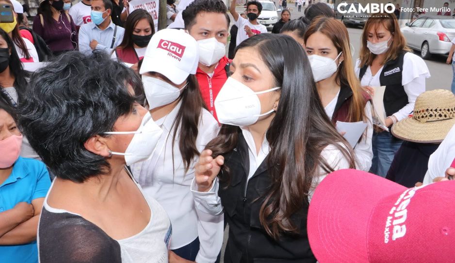 Cuarto zafarrancho de Claudia: alcaldesa y sus brigadistas intimidan a poblana que se quejaba (VIDEO)