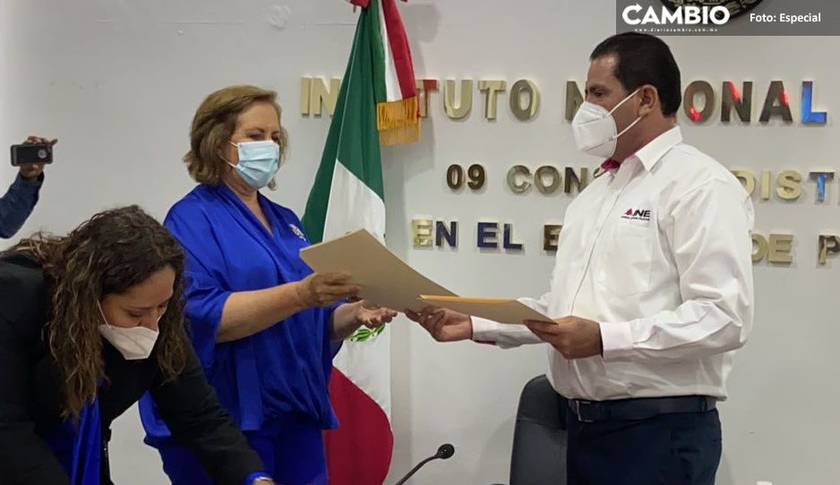 Ana Tere recibe constancia mayor  a como ganadora del Distrito