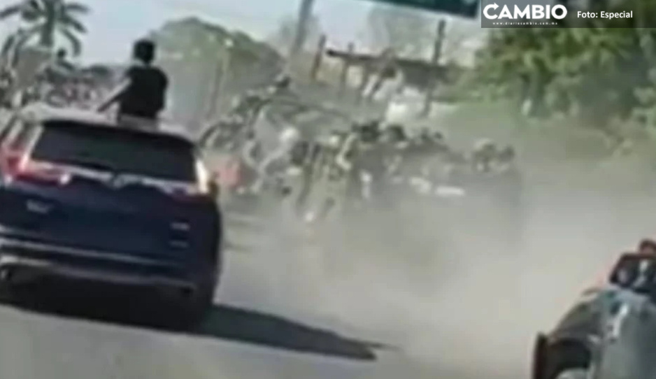 FUERTE VIDEO: Militares huyen aterrorizados del CJNG en Michoacán