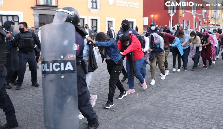 43 normalistas llevaban bombas molotov para atacar Casa Aguayo; ya fueron liberados
