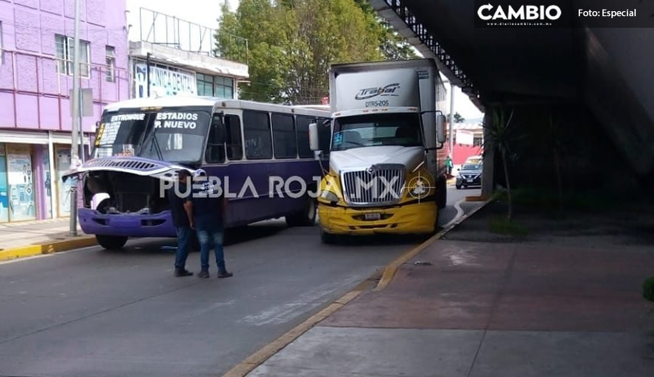 ¡Encontronazo! Tráiler se estampa con ruta “Morado” en la Calzada Zaragoza