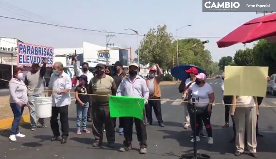 Necesitamos agua por el COVID; así protestan vecinos de Hueyotlipan en Boulevard Carmen Serdán