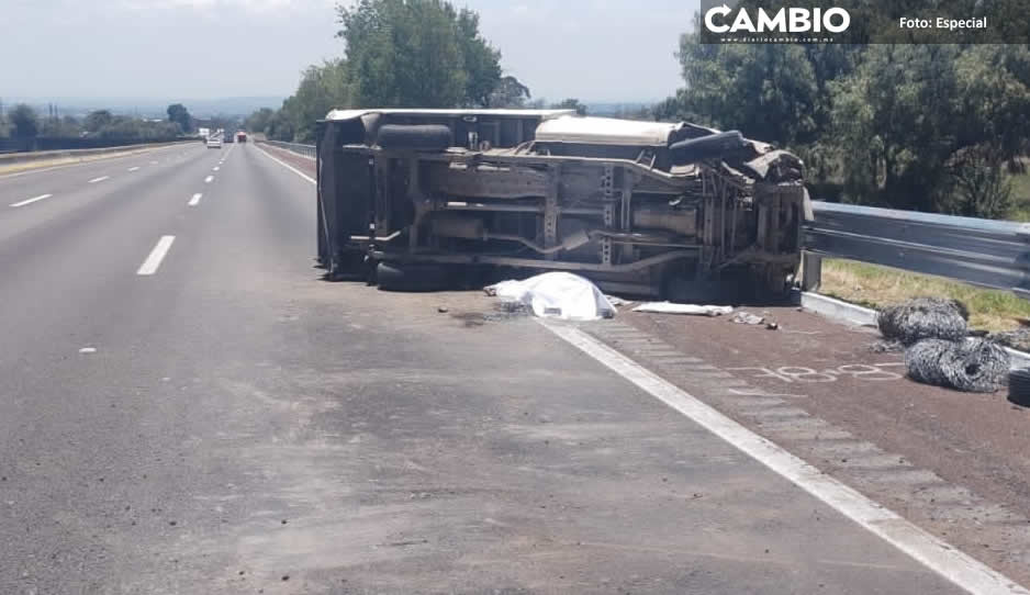 Volcadura en la autopista México-Puebla deja un muerto y dos lesionados