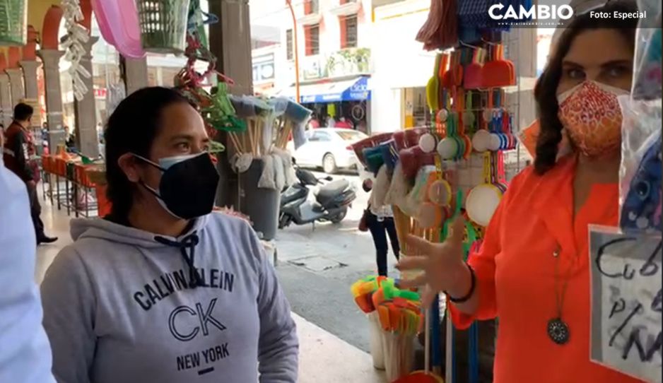 Norma Layón  recorre calles de Texmelucan para evitar que ambulantes invadan banquetas