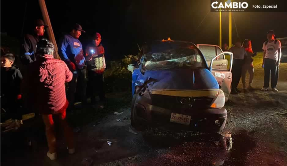 Aparatoso choque entre taxi y auto particular deja seis lesionados en Coronango