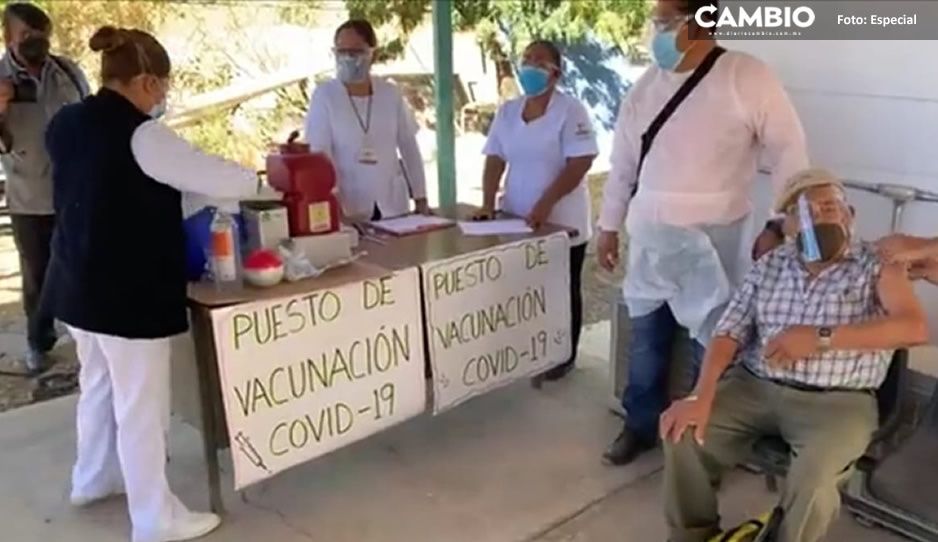 Él es Don Régulo, primer viejito en recibir vacuna vs COVID en Acatlán (FOTOS)