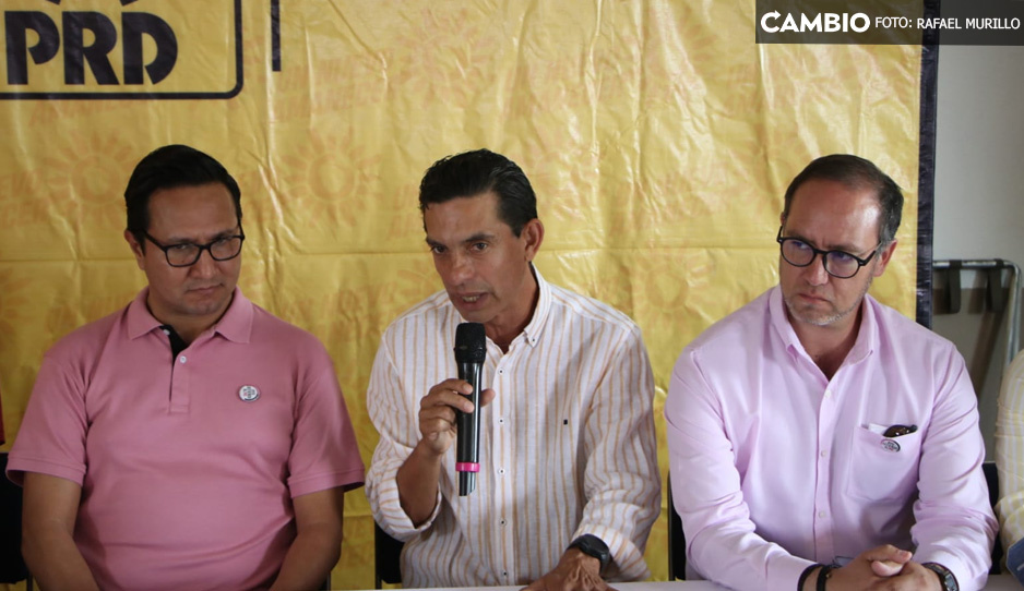 Martínez Amador hace un oso; dice que PRD no respaldará la Reforma Electoral, pero ni diputados federales tiene