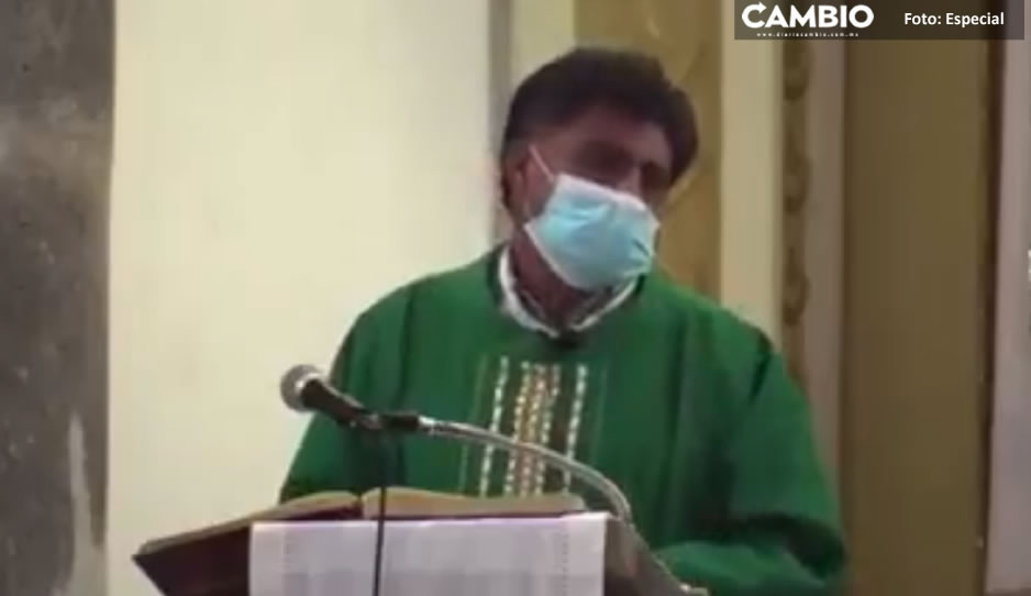 &#039;Son cosas del demonio&#039;: sacerdote de Zacatlán se lanza contra comunidad LGBTI+ en plena misa (VIDEO)